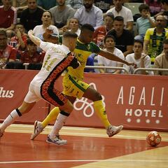 El Jaén no perdona: acelerón, muro amarillo y a semifinales