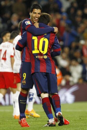 2-0. Luis Suárez celebró segundo gol con Messi.