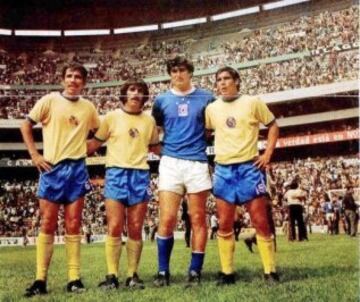 Los cuatro chilenos tras un clásico América-Cruz Azul en el Estadio Azteca.