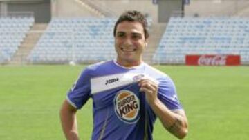 <b>QUERIDO. </b>Decenas de hinchas aclamaron a Colunga en el Coliseum.