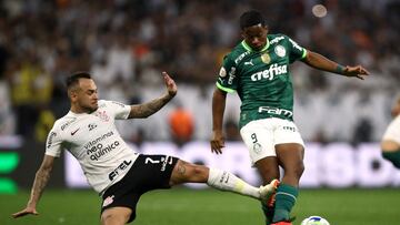 Soccer Football - Brasileiro Championship - Corinthians v Palmeiras - Neo Quimica Arena, Sao Paulo, Brazil - September 3, 2023 Corinthians' Maycon in action with Palmeiras' Endrick REUTERS/Carla Carniel