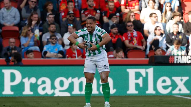 Vitor Roque, en vilo