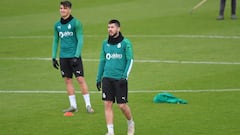 Javi Siverio y Giorgi Papunashvilii, en el entrenamiento de ayer en las Instalaciones de La Albericia.