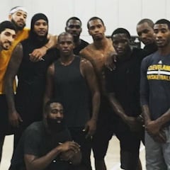 Harden y Chris Paul entrenan en New York con 'Hoodie Melo'