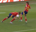 España evita un penalti tras una extraña decisión arbitral