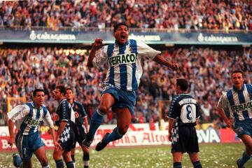 Donato, celebrando el gol que le daba la Liga al Depor en 2000.