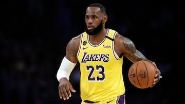 LeBron se ha convertido en uno de los estandartes de la NBA, donde encabeza la lista de los mejores pagados con una ganancia total de 88,2 millones de dólares, entre sueldos, premios y patrocinadores.