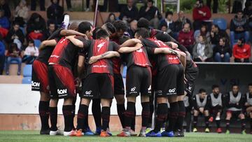 Los jugadores del Adarve, en la pelea por no descender a Tercera División.
