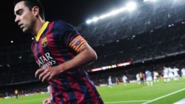 Xavi se dispone a sacar de esquina.