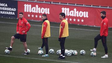 Koke, con el grupo y Lemar, con un recuperador