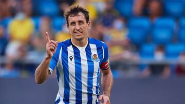Mikel Oyarzabal, jugador de la Real Sociedad, celebra el gol anotado en LaLiga Santander contra el Cádiz CF.