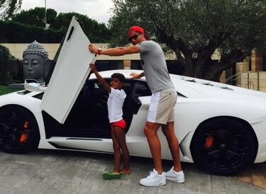 La envidiable colección de coches de Cristiano Ronaldo a la que se sumaría un nuevo Bugatti