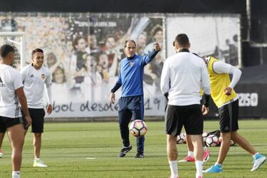 Enzo Pérez, Zaza and Cancelo out of Valencia squad for Real