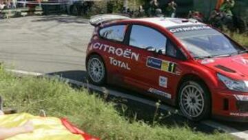 <strong>REMONTADA.</strong> El francés Sebastien Loeb ha mostrado su calidad ante los numerosos aficionados que han presenciado la prueba.