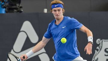 Rublev gana a Thiem en la final de su torneo