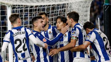 SAN SEBASTIÁN , 01/12/2024.- Los jugadores de la Real Sociedad celebran su segundo gol en el partido de LaLiga ante el Betis que se disputa este domingo en el estadio Reale Arena. EFE/ Juan Herrero