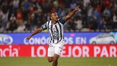 AME5226. PACHUCA (MÉXICO), 03/02/2024.- José Solomon Rondón de Pachuca festeja su gol hoy, durante el encuentro de la jornada 05 del torneo Clausura 2024 de la Liga MX disputado en el estadio Hidalgo de la ciudad de Pachuca (México). EFE /David Martínez Pelcastre
