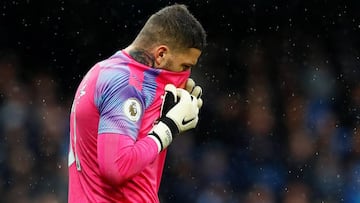 Soccer Football - Premier League - Manchester City v Southampton - Etihad Stadium, Manchester, Britain - November 2, 2019  Manchester City&#039;s Ederson looks dejected after Southampton&#039;s James Ward-Prowse scored the first goal   Action Images via R