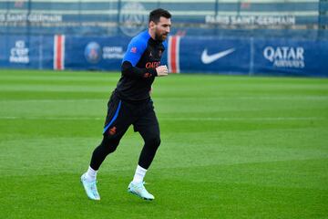 El jugador argentino del Paris Saint-Germain Football Club, Lionel Messi, durante el entrenamiento. 