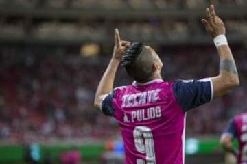 Chivas, Monterrey, América, Querétaro y Necaxa utilizaron el color rosa en su uniforme para apoyar el mes del cáncer de mama.