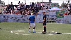 Neymar vuelve lleno de risas: ¡le hizo un túnel al árbitro!