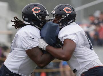 La línea ofensiva de Chicago deberá hacerse cargo de cubrir a Trubisky y abrir espacios para Jordan Howard.