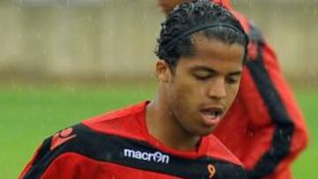 Dos Santos vuelve al gimnasio por "pequeñas molestias"