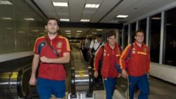 Casillas, Silva y Cazorla, en el aeropuerto de Miami.