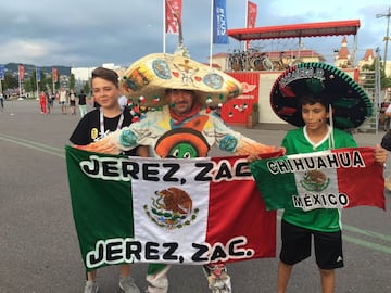 Fans mexicanos previo al arranque del partido.