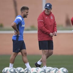 Aguirre se pone a los mandos en una sesión con conjura previa