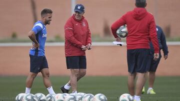 Aguirre se pone a los mandos en una sesión con conjura previa