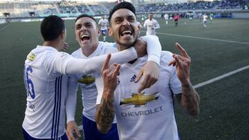 F&uacute;tbol,  Audax Italiano vs. Universidad de Chile. 
 Copa Chile 2017. 
 El jugador de Universidad de Chile Mauricio Pinilla, centro, celebra con sus companeros su segundo gol contra Audax Italiano durante el partido de copa Chile disputado en el est