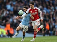 Manchester City beat Arsenal 2-1 on Sunday, 19 April, to tighten the Premier League title race.