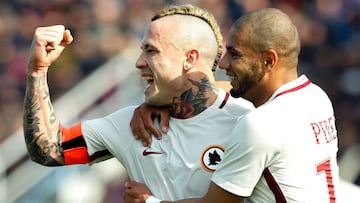 Radja Nainggolan celebra un gol. 