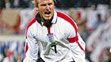 <b>UN TANTO DE CRACK</B>. Beckham volvió a demostrar su habilidad y su clase en los lanzamientos de falta. Ayer, hizo el segundo gol de Inglaterra con un toque preciso y muy curvado.