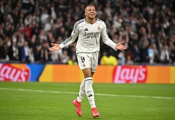 Real Madrid's French forward #09 Kylian Mbappe celebrates after scoring their third goal during the UEFA Champions League, league phase football match between Real Madrid CF and FC Salzburg at the Santiago Bernabeu stadium in Madrid on January 22, 2025. (Photo by JAVIER SORIANO / AFP)