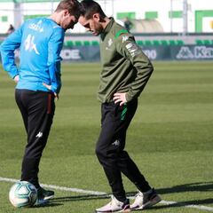 Juanmi da pasos decisivos hacia su recuperación en el Betis