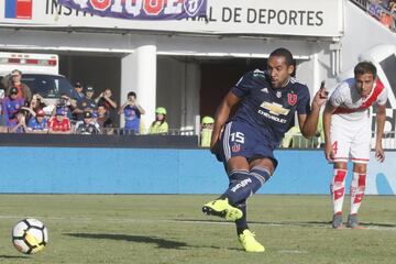 El lateral pasó de Colo Colo a la Universidad de Chile y ha sido campeón en los dos. 