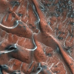 La NASA enseña las dunas de arena heladas de Marte