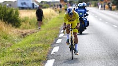 El ciclista belga Wout Van Aert rueda en solitario en busca de la victoria en la cuarta etapa del Tour de Francia 2022.