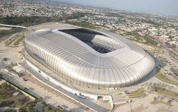 Meses después de que el Real Madrid perdió el trono de Europa, obtenido en la campaña 2013-14, el Estadio BBVA de Monterrey vio la luz. El 'Gigante de Acero' fue inaugurado un 2 de agosto del 2015 con el duelo amistoso entre Rayados y Benfica. 