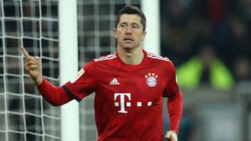 Lewandowski and Bayern go level on two Bundesliga fronts