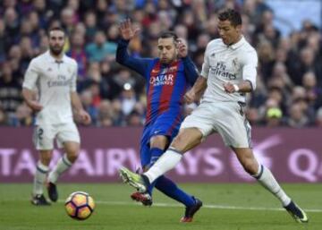 Recientemente en Colombia las nuevas generaciones han mostrado simpatía entre los mejores equipos de la Liga Santander. El 23 de abril se jugara el superclásico entre Real Madrid y Barcelona.