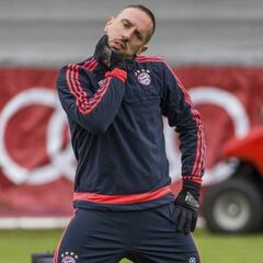Ribéry, entre algodones, se entrenó pero no tocó balón