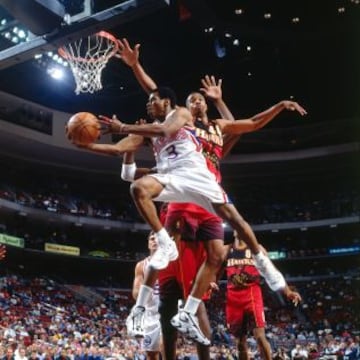 En su temporada de rookie, en un partido en el entonces Union Center ante Atlanta Hawks.