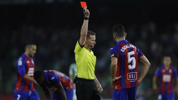 04/10/19  PARTIDO PRIMERA DIVISION
 BETIS - EIBAR 
 TARJETA ROJA Y EXPULSION A ESCALANTE 
 ARBITRO HERNANDEZ HERNANDEZ 