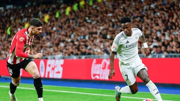 MADRID, 20/04/2025.- El delantero brasileño del Real Madrid Vinicius Jr. (d) se escapa de Unai Núñez, del Athletic, en el partido de la jornada 32 de LaLiga que Real Madrid y Athletic Club de Bilbao disputan este domingo en el estadio Santiago Bernabéu, en Madrid. EFE/ Mariscal
