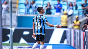 RS - FUTEBOL/GAUCHAO 2025 /GREMIO X SAO LUIZ - ESPORTES - Lance da partida entre Gremio e Sao Luiz disputada na tarde deste sabado, na Arena do Gremio, valida pelo Campeonato Gaucho 2025. FOTO: LUCAS UEBEL/GREMIO FBPA
