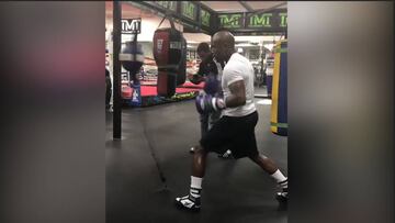 Floyd Mayweather entrenando con una rutina brutal