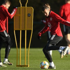 Bale suma 43 días sin jugar con el Madrid, pero fue titular con Gales